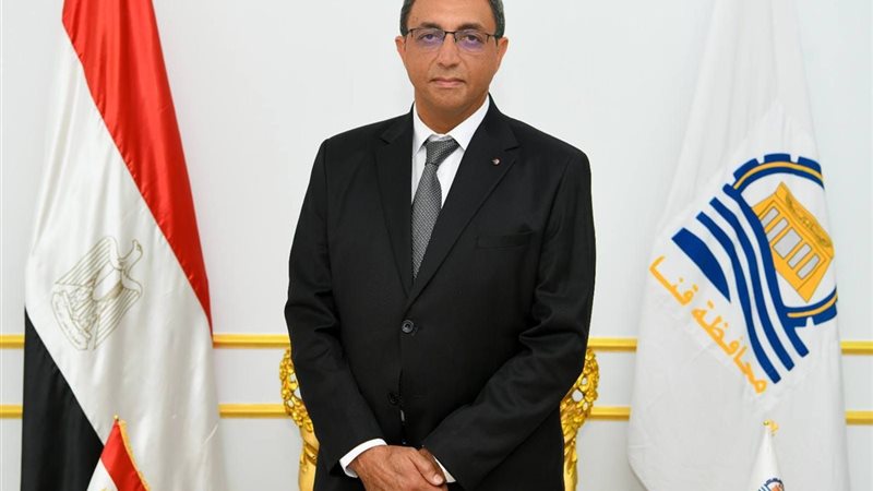 محافظ قنا