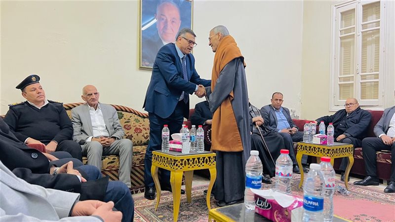 محافظ قنا