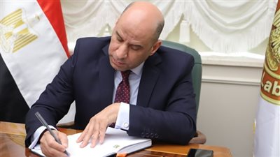 وزارة العمل تشكل لجنة لمتابعة تطورات الأوضاع الإقليمية.. ودعم العمال المصريين 