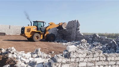 محافظ أسوان يتابع جهود إزالة التعديات ضمن المرحلة الثانية من الموجه الـ28 