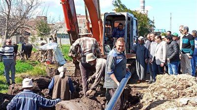  رئيس مدينة كفر الدوار يتابع تركيب خط مياه بقرية بولين لزيادة الضغوط.. تفاصيل 