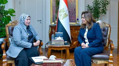  تعزيز قنوات التواصل والتكامل بين وزارة التنمية المحلية والسلطة التشريعية