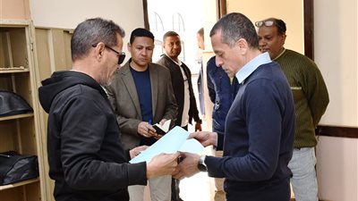 محافظ أسوان يفاجئ مدرستى الأمل للنور والصم بحملة تفتيش مفاجئة 