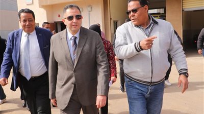 جولة محافظ دمياط فى نقطة إسعاف وعيادة ومركز شباب كفر سعد البلد