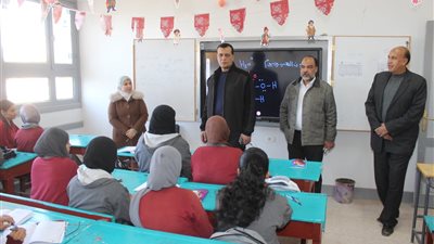 مدير تعليم سوهاج يتابع انتظام الدراسة بمدارس إدارة أخميم التعليمية 
