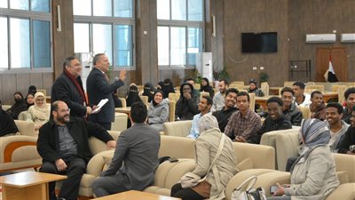 جامعة دمياط تبحث أوضاع الطلاب الوافدين وتعلن حزمة دعم جديدة