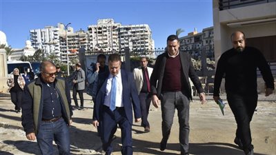 محافظ بورسعيد يتفقد شاليهات المعمورة ويشدد على سرعة الانتهاء من تطويرها