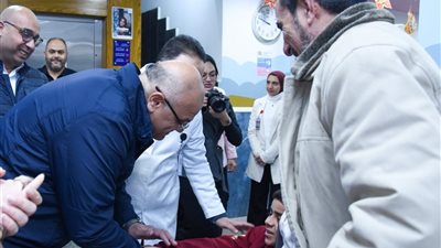 محافظ الإسكندرية يتفقد مستشفى «نيل الأمل» لدعم أطفال الاختلافات الخلقية