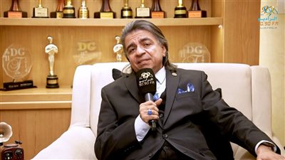 «منكوش الشعر».. جمال شعبان يكشف سر الصورة التي هزت مواقع التواصل