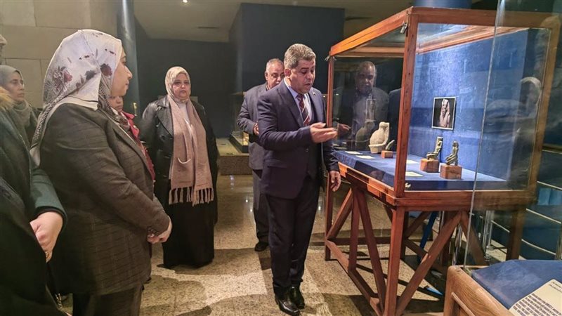 الافتتاح