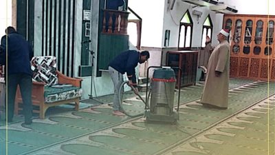 حملة موسعة بـ أوقاف السويس تكثف جهودها في نظافة وتطهير المساجد 
