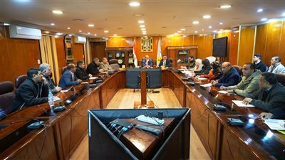 محافظ أسيوط يرأس اجتماعًا موسعًا لمتابعة ملف تقنين أراضي أملاك الدولة  