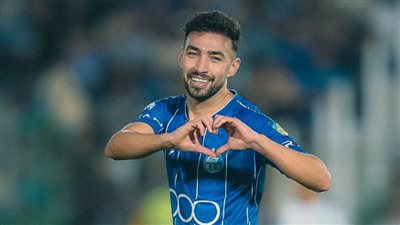 بعد إلغاء رحلته الجوية بسبب القصف.. منير الحدادي يهرب من إيران في رحلة برية