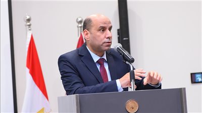 وزير العمل يسلّم عقود ذوي همم بـ 