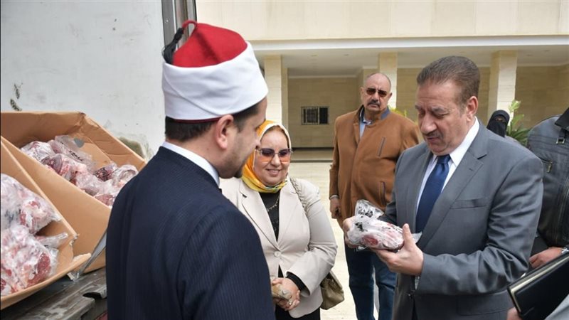 جانب من تسلم اللحوم