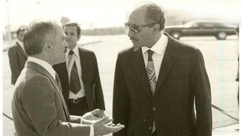 الرئيس السادات والملك