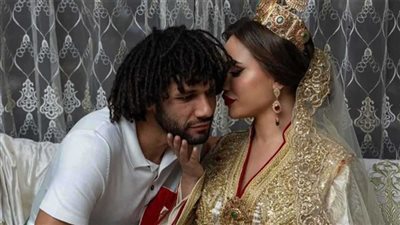 حذف صور وإلغاء متابعة.. هل انفصل محمد النني عن زوجته المغربية؟