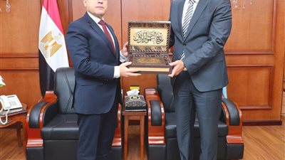 الإخلاص في العمل والتميز في الخدمة.. تكريم علاء عبدالمعطي بمقر كفرالشيخ