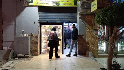 إغلاق محلات مخالفة خلال حملة مسائية بحي عتاقة تنفيذا لتوجيهات محافظ السويس
