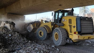 أسيوط: رفع 180 طن مخلفات من أسفل كوبري الواسطى بالطريق المؤدي لجزيرة الواسطى