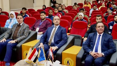 عمرو عثمان يجري حوارًا مفتوحًا مع طلاب الجامعات ويستعرض أساليب علم الوقاية