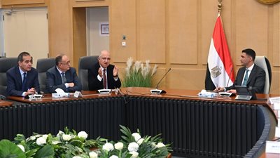 اجتماع موسع بين وزير الصناعة واتحاد الصناعات لدعم القطاع الخاص