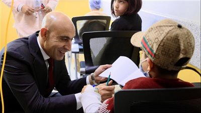 وزير التربية والتعليم يزور مستشفى 
