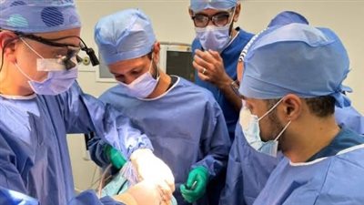 مستشفى الزهراء الجامعي تنجح في جراحة نادرة لعلاج متلازمة برادر ويلي بالمنظار