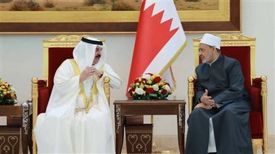 الإمام الأكبر يجري اتصالا هاتفيا مع ملك البحرين تأكيدا لتضامن الأزهر 