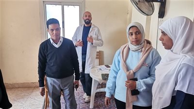 وكيل صحة الأقصر يتابع أعمال القافلة الطبية بمركز شباب الزهراء بالطود