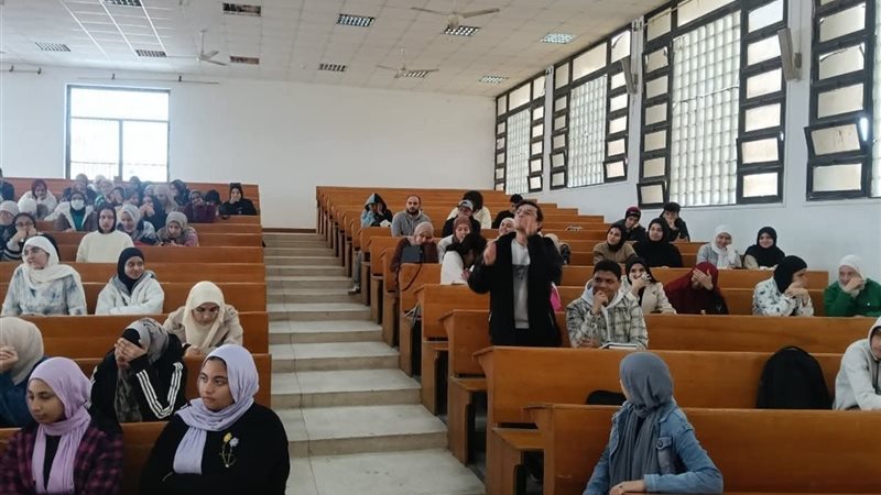 جانب من الندوة