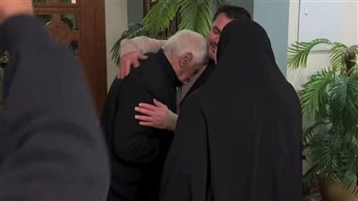 شاهد| لحظة مؤثرة بين حسن شحاتة ووالدة محمد عبدالوهاب في سحور 