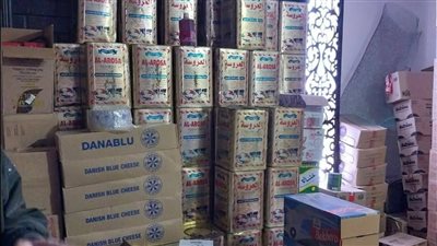 قبل بيعها.. ضبط كمية كبيرة من الجبن الفاسد في صفائح صدئة ببورسعيد
