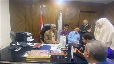 وكيل مديرية التربية والتعليم بقنا ومدير الإدارة يفتتحان معرض أهلا رمضان بمدرسة