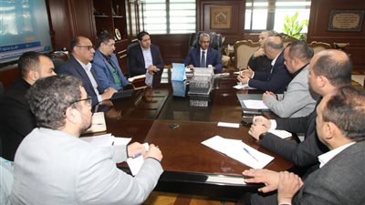 محافظ بني سويف يُناقش تنفيذ خطة للرقابة على المخابز وجودة الخبز المدعم