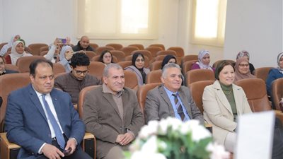 رئيس جامعة السويس يشهد مناقشة رسالة دكتوراه عن دور الحرب النفسية 