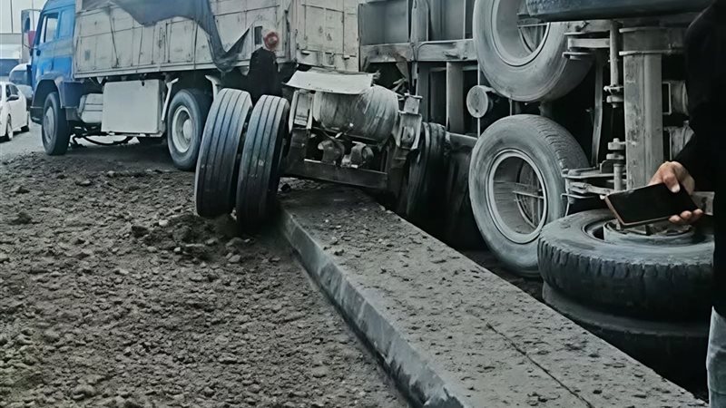 إصابة شخصين اثر انقلاب