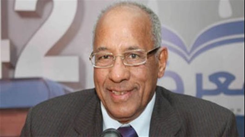 الدكتور أحمد درويش