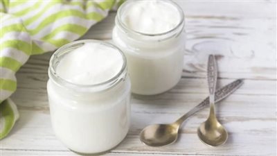 تناول الزبادي يوميا.. كيف يحمي قلبك ويحسن هضمك  ؟	