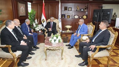 محافظ بني سويف يلتقى وفود هيئة قضايا الدولة والدراسات الإسلامية والعربية 