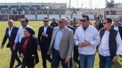 وزير الرياضة ومحافظ الإسكندرية يقومان بجولة تفقدية بالنادي الأولمبي
