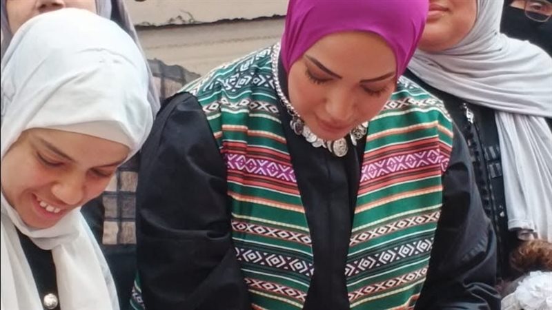 المذيعة آية عبد الرحمن