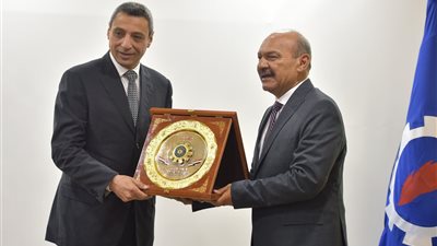 بمناسبة يوم الوفاء.. محافظ السويس يكرم اللواء طارق الشاذلي بحضور القيادات 