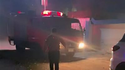 حريق هائل يلتهم مخزن أخشاب ويمتد إلى منزلين بقرية ميانة في المنيا