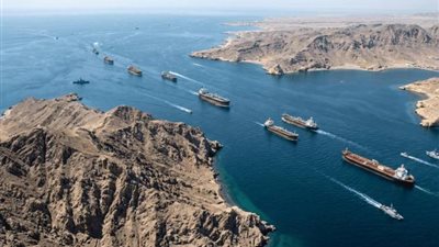 رويترز: البحرية الأمريكية ترفض مرافقة سفن الشحن في مضيق هرمز