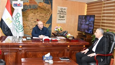 محافظ الفيوم يناقش توفير فرص تمويلية وتدريبية لريادة الأعمال
