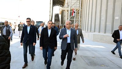 رئيس الوزراء يتفقد صومعة عتاقة بالسويس للاطمئنان على كفاءة منظومة تخزين القمح