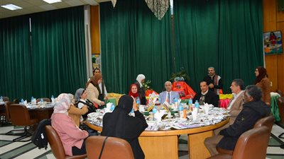 أجواء رمضان تجمع أسرة جامعة أسيوط في إفطارات وسهرات رمضانية بكليات الصيدلة 