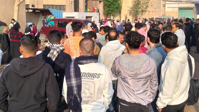 اضراب عمال مصنع ملابس