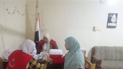 فرق المبادرات.. فحص وتوعية المواطنين بالقافلة العلاجية في السويس